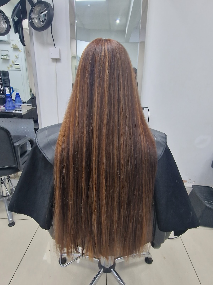 Long straightened brown hair with highlights, finished at Laiba